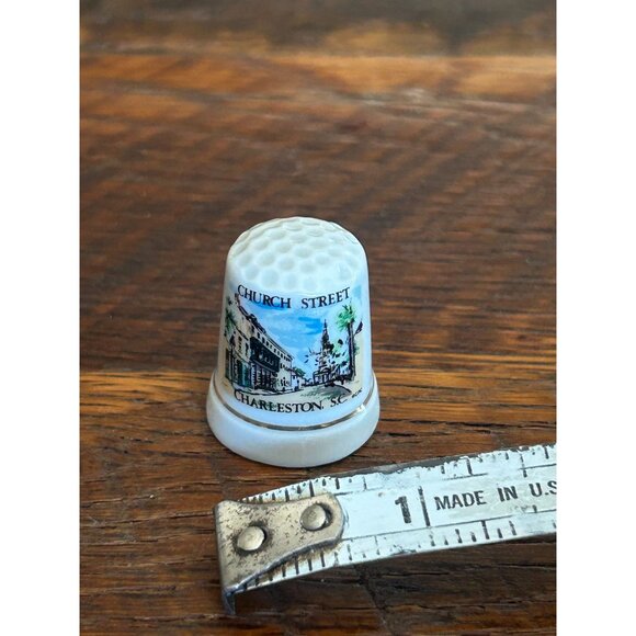 Vintage Souvenir Porcelain Thimble Featuring Church Street Charleston S.C. Desig - Picture 2 of 3